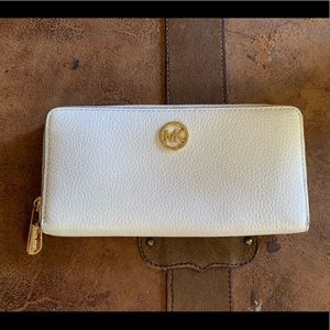 NWOT MK Michael Kors white leather wallet